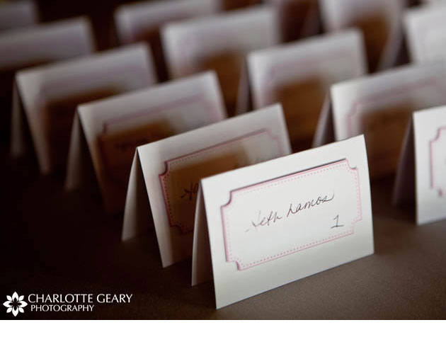 tarjetas para marcar las mesas en los banquetes de bodas
